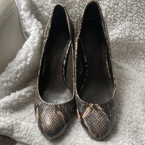 Banana Republic snake skin pumps